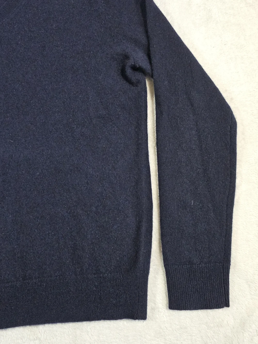 Velvet by Graham & Spencer Navy V-Neck Men's Sweater Cashmere.